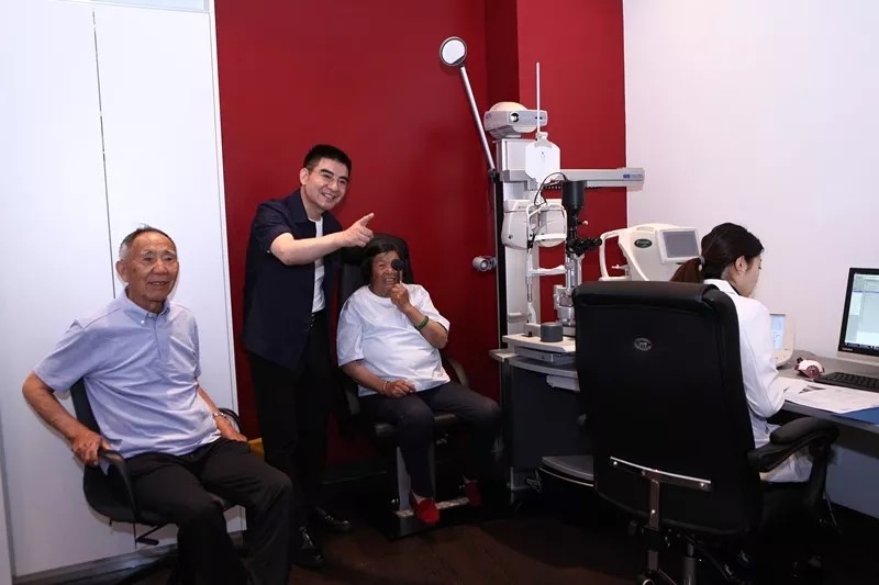 陈光标双亲徳视佳眼科治疗老花眼